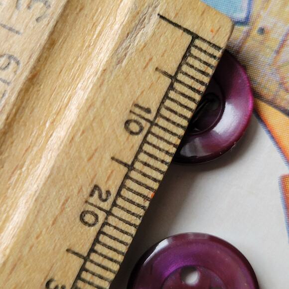 Vintage Lucky Day Sport Genuine Pearl Buttons on Original Card, Purple 1930-40s - Picture 4 of 6